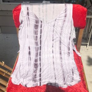 Black and gray cloudchaser top